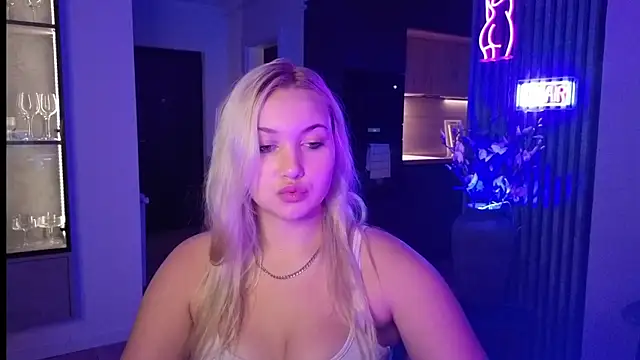 Snapshot of adrelaxina chatting on October 15, 1:08 am adrelaxina online show from October 15, 1:08 am