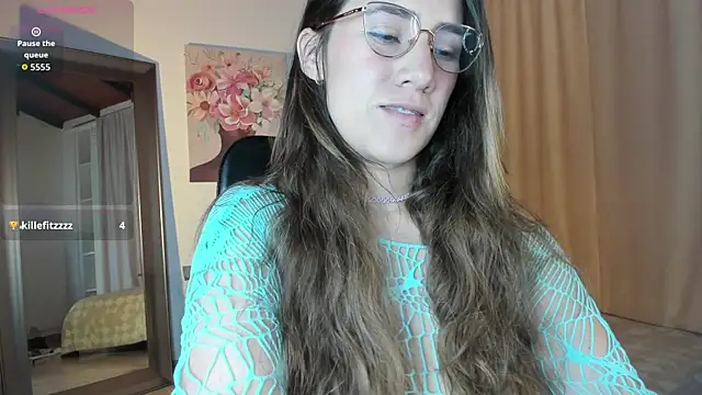 Snapshot of Valey_x chatting on October 9, 3:21 am Valey x online show from October 9, 3:21 am