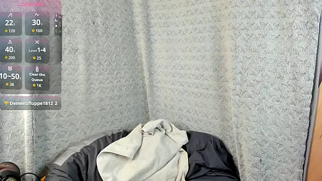 MiaLores online show from December 2, 8:38 am