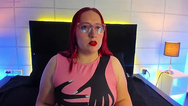 fieryluciana online show from October 17, 4:05 am