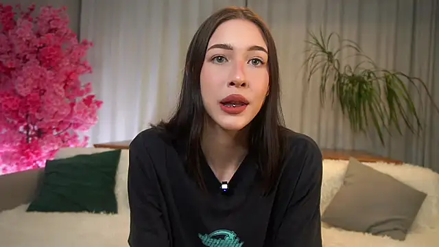 Snapshot of EviaRabasca chatting on October 12, 11:23 am EviaRabasca online show from October 12, 11:23 am
