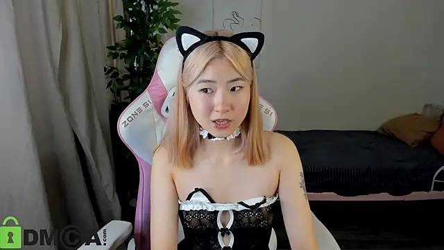 Snapshot of Aisi_18 chatting on October 22, 9:14 am Aisi 18 online show from October 22, 9:14 am