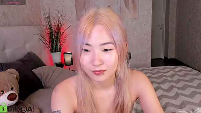 Snapshot of Aisi_18 chatting on September 12, 8:23 am Aisi 18 online show from September 12, 8:23 am