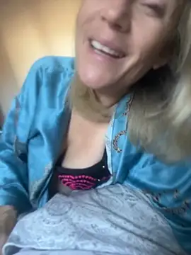 Snapshot of MissMolly_4U chatting on October 6, 8:09 am MissMolly 4U online show from October 6, 8:09 am
