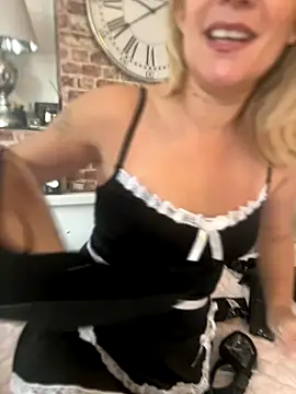Snapshot of MissMolly_4U chatting on October 16, 8:39 am MissMolly 4U online show from October 16, 8:39 am