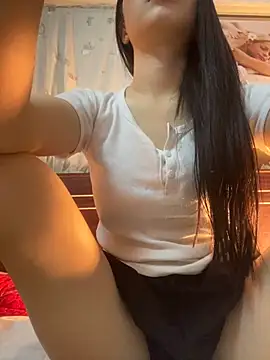 Leyleisanmay online show from December 1, 3:26 pm