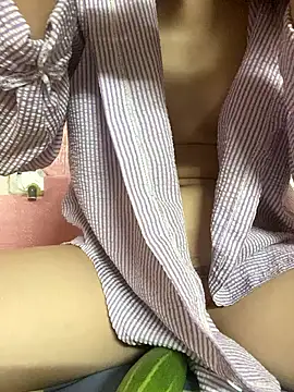 Leyleisanmay online show from September 21, 3:10 pm