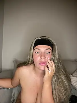 little lola x online show from July 2, 9:10 pm