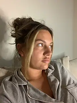 little lola x online show from August 2, 9:29 pm