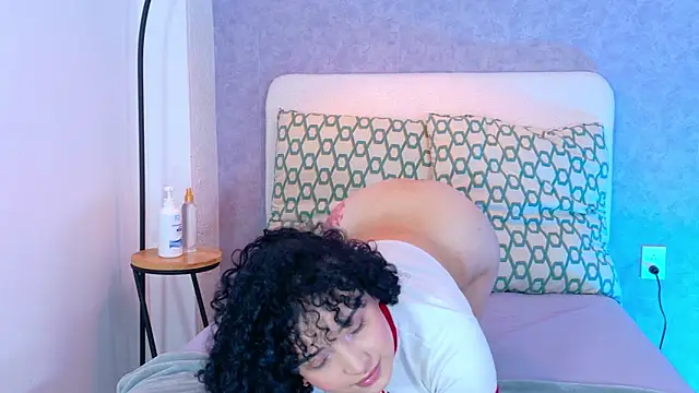 Snapshot of Tracielowe_w chatting on October 21, 3:32 am Tracielowe w online show from October 21, 3:32 am