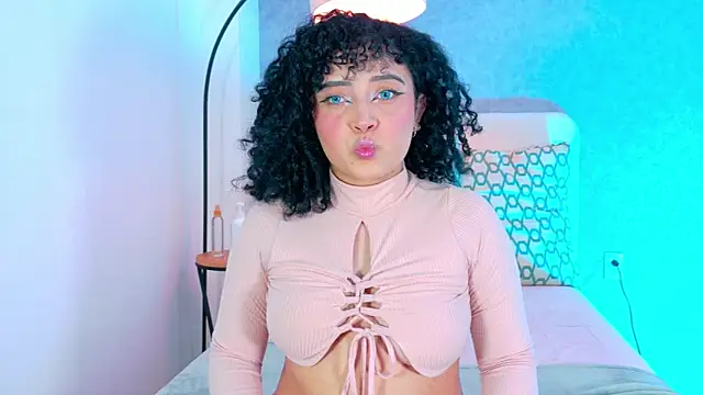 Snapshot of Tracielowe_w chatting on October 16, 3:31 am Tracielowe w online show from October 16, 3:31 am
