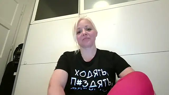 Linsy Kim online show from May 1, 9:07 pm