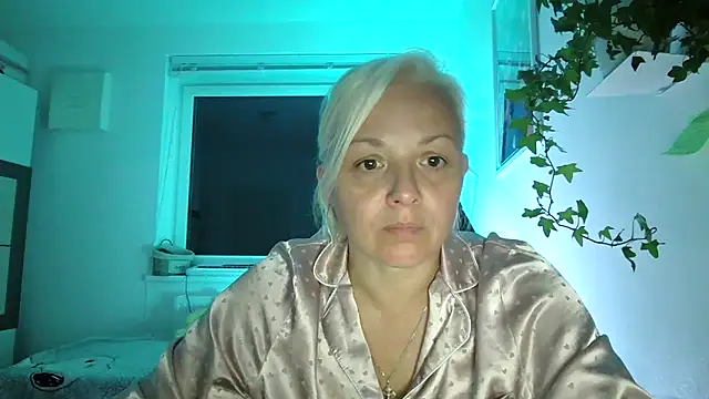 Snapshot of Linsy_Kim chatting on September 12, 6:59 pm Linsy Kim online show from September 12, 6:59 pm
