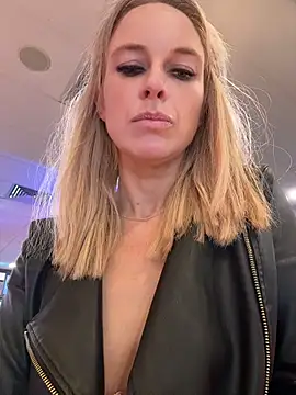 imyourgoodgirl69 online show from July 30, 5:41 am