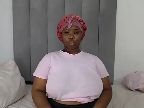 Snapshot of Sexy_melanin17 chatting on September 12, 3:19 pm Sexy melanin17 online show from September 12, 3:19 pm