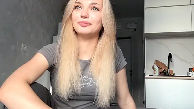 Snapshot of MycuteMolly chatting on October 2, 1:27 pm MycuteMolly online show from October 2, 1:27 pm