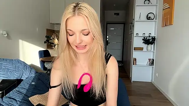 Snapshot of MycuteMolly chatting on October 8, 1:26 pm MycuteMolly online show from October 8, 1:26 pm