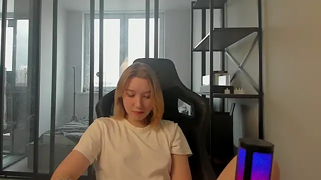 Agatha May online show from December 1, 8:07 am