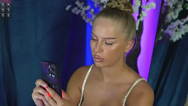 AubrieleRouj1 online show from July 27, 5:43 pm