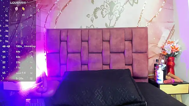 luna maisonn online show from December 3, 8:22 pm