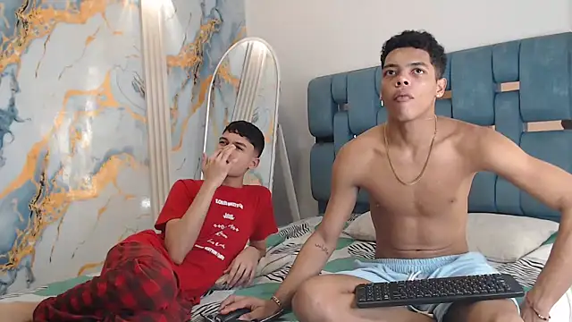 PRETTY FEM online show from April 24, 1:41 am