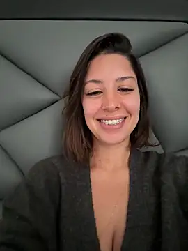 luvely online show from April 3, 7:34 pm