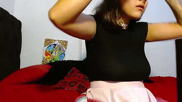 Divinejewel444 online show from November 3, 7:12 am