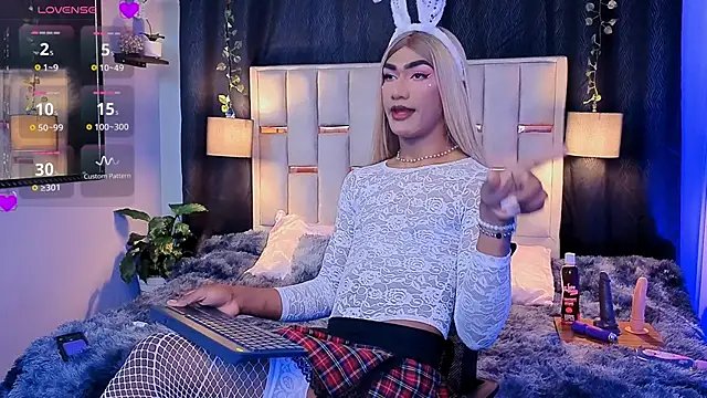 melody-rouss online show from September 23, 8:01 am