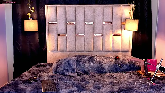 melody-rouss online show from October 13, 8:06 am