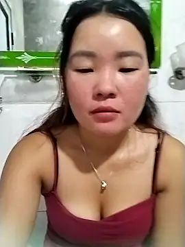 lylylove online show from July 18, 12:07 pm