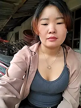 lylylove online show from June 9, 5:29 am