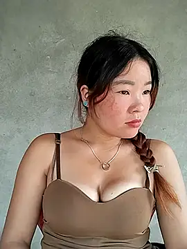 lylylove online show from June 23, 3:37 am