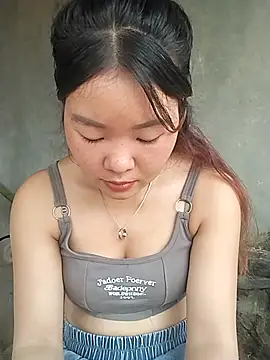 lylylove online show from June 18, 2:57 am