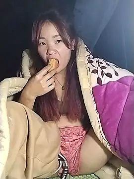 lylylove online show from November 29, 10:08 am