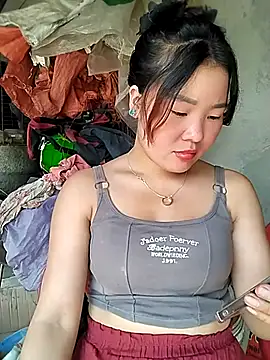 lylylove online show from June 25, 5:12 am