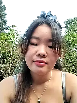 lylylove online show from October 12, 8:50 am