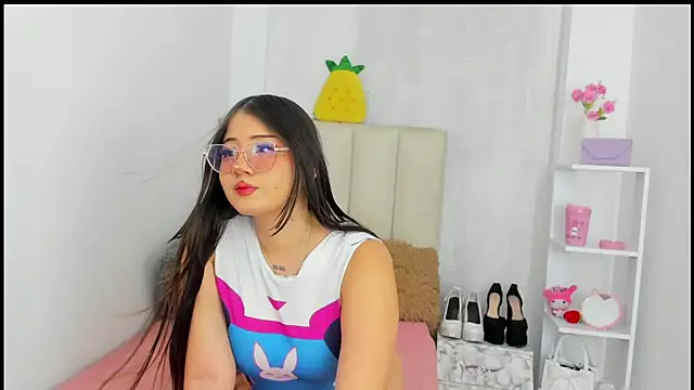 ImSofia222  online show from November 13, 5:28 am