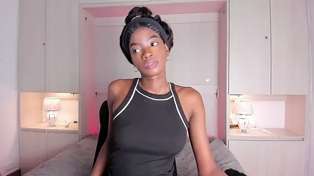 Stefannyevans  online show from July 9, 1:24 pm