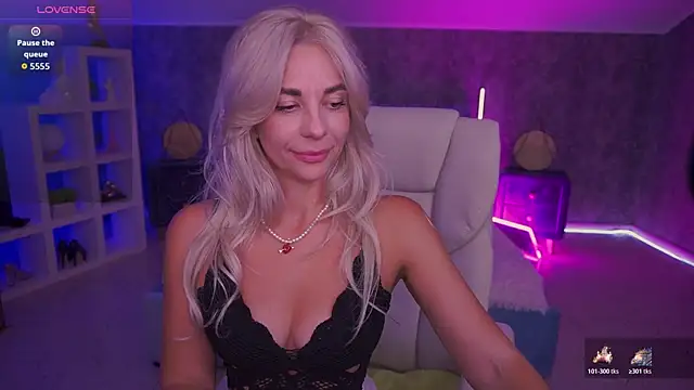 BellaRayyy online show from June 25, 1:02 pm