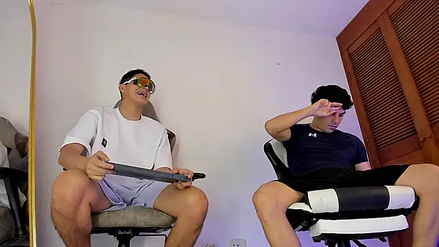 sotooliver3 online show from February 24, 9:02 pm