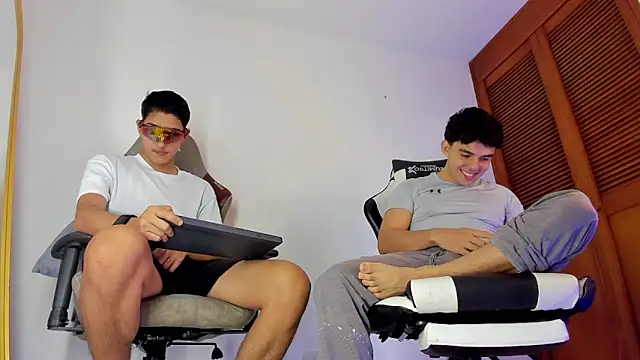 sotooliver3 online show from March 13, 9:27 pm