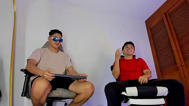 sotooliver3 online show from March 18, 3:11 am