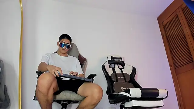 sotooliver3 online show from January 12, 9:42 pm