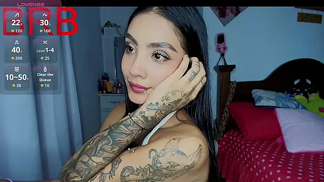 mia yireth online show from November 18, 12:22 am