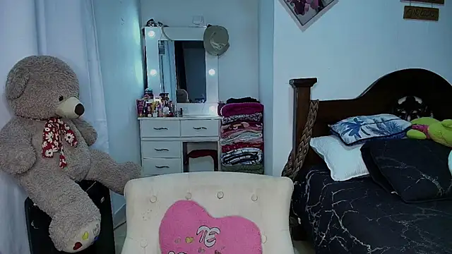 Snapshot of mia_yireth chatting on October 2, 3:33 am mia yireth online show from October 2, 3:33 am