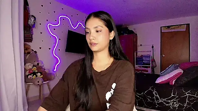 mia yireth online show from February 19, 2:44 am