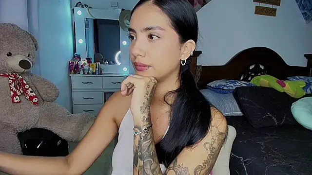 Snapshot of mia_yireth chatting on October 9, 1:21 am mia yireth online show from October 9, 1:21 am