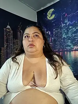 curvy diva  online show from May 15, 10:40 am