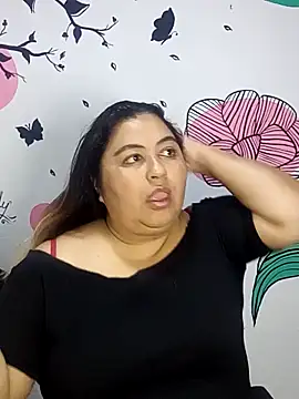 curvy diva  online show from October 11, 11:25 am