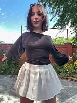 YourLittleDevil online show from June 18, 6:37 am